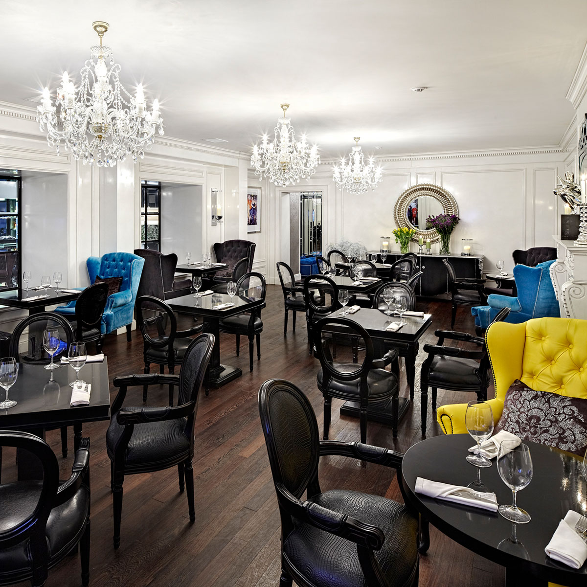 Владимирцы Наталья и Максим Рыжовы поделились с журналистом “Ключ-Медиа” своей историей любви. Максим сделал предложение любимой на 65-м этаже Москва-Сити, а со свадьбы молодожены сразу улетели на другой континент