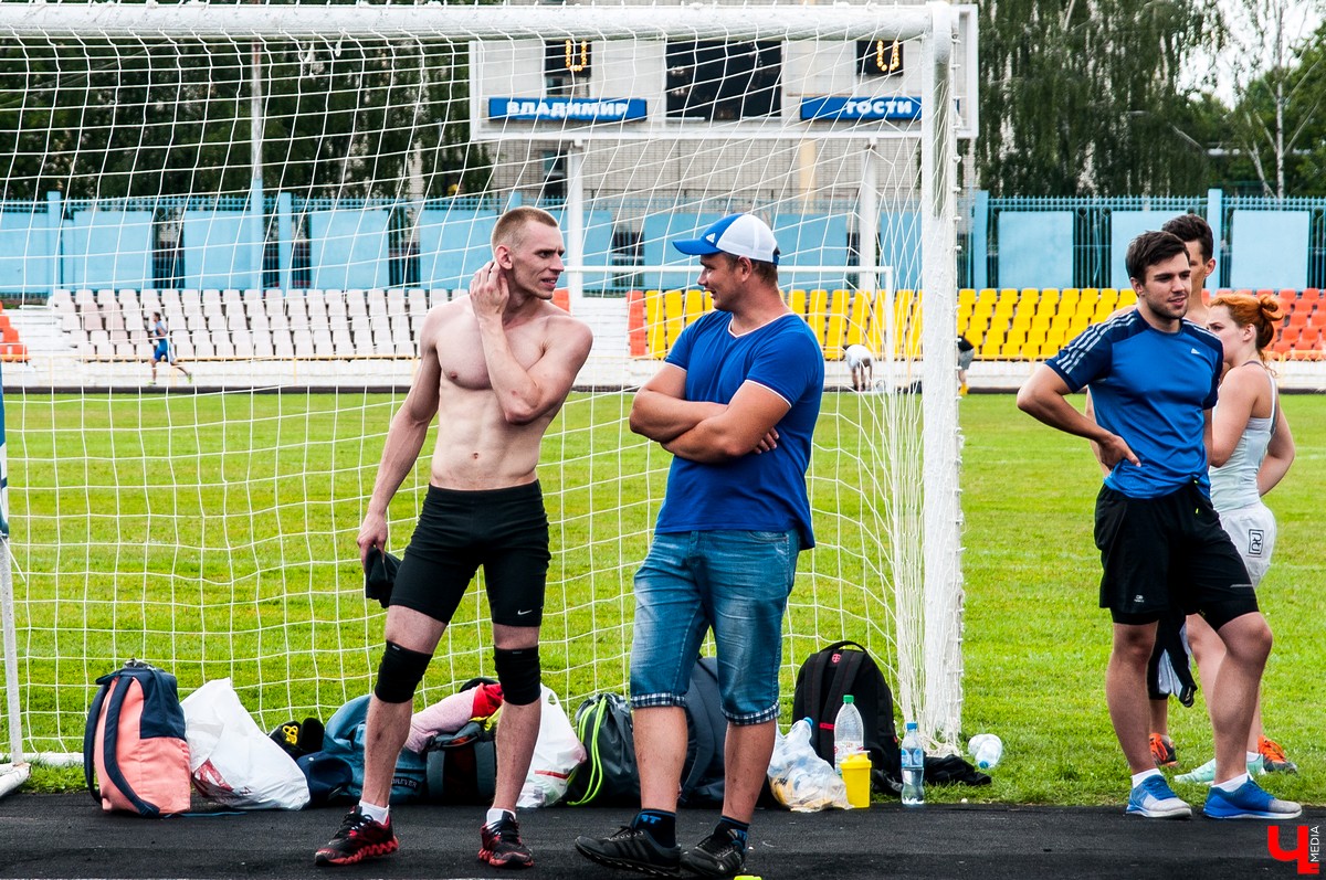 14 июля во Владимире на стадионе “Лыбедь” прошёл ежегодный чемпионат по кроссфиту “РОСИЧ 2018”. В этот раз организаторы выбрали несколько командных комплексов, с которыми может справиться спортсмен любой подготовки