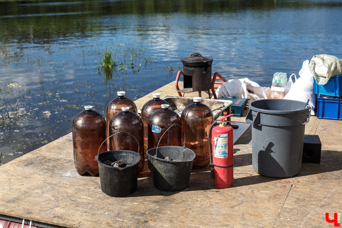 Двухэтажный плот во Владимире