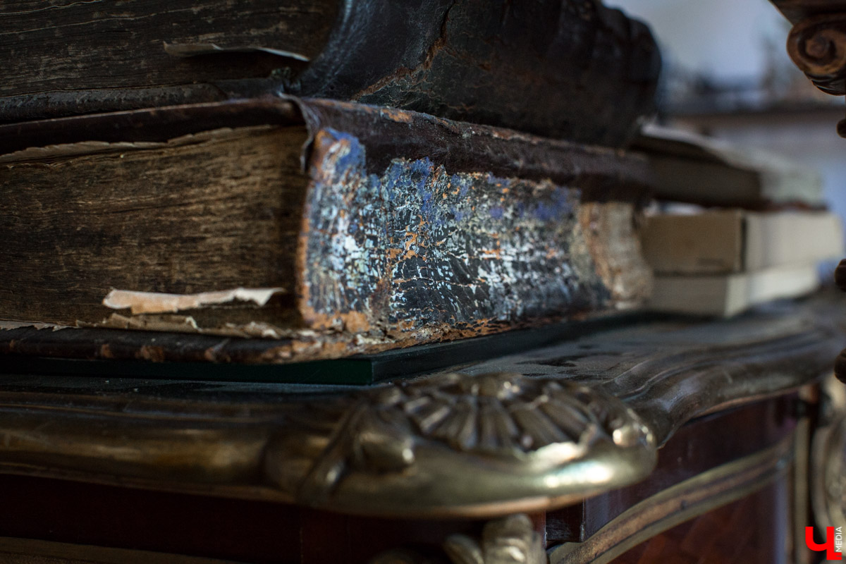 Гид Денис Лапин изучил летописи и старинные изображения и пришел к выводу: под Успенским собором во Владимире хранятся сокровища