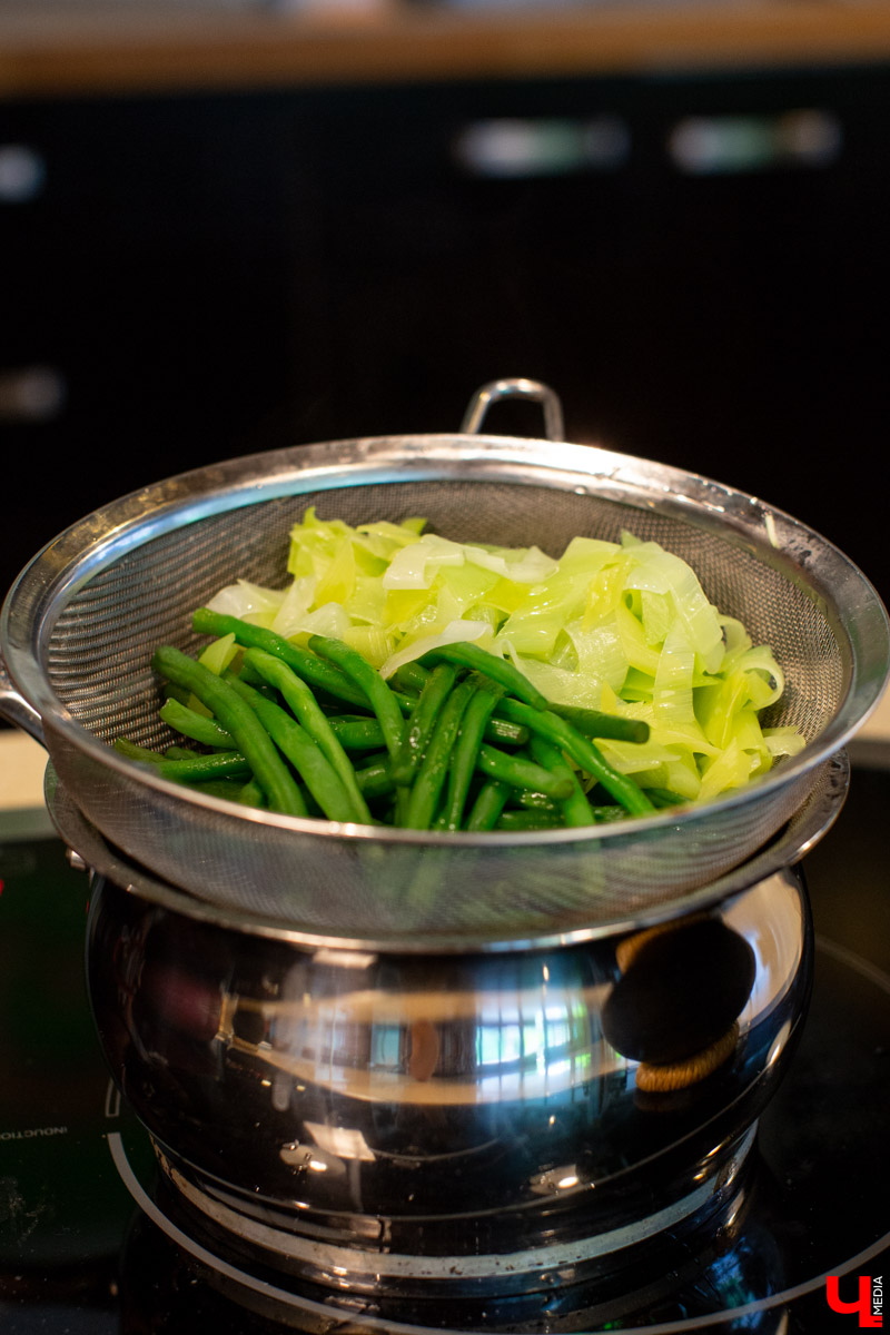 Шеф-повар Дмитрий Орловский открыл пловцу Сергею Сафонову вкус спаржи, рецепт быстрого приготовления лосося и секрет, как доставить удовольствие женщине