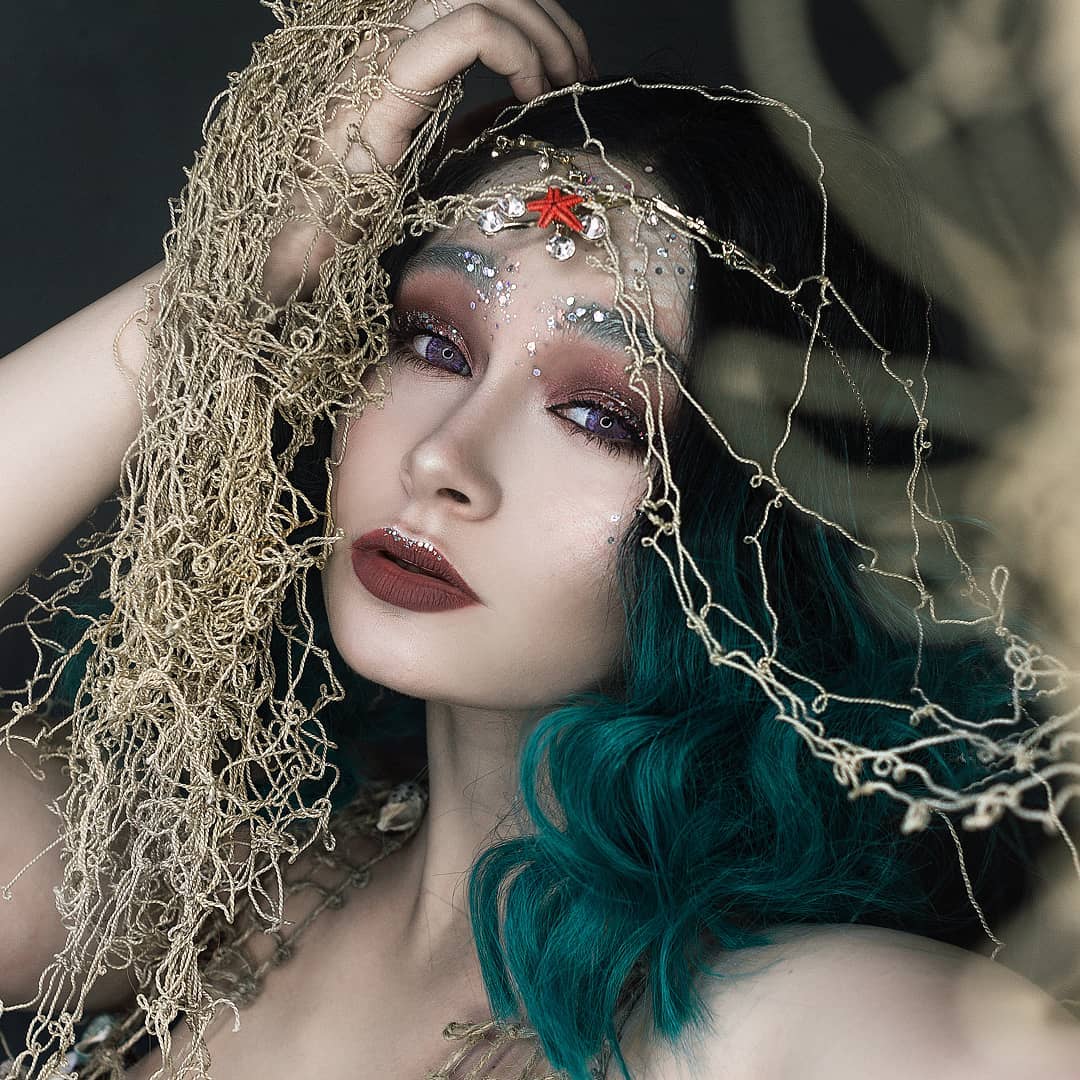 Популярная в «Инстаграм» косплеерша рассказала журналисту «Ключ-Медиа» о том, как создаются яркие фэнтезийные образы, сколько это отнимает времени и денег и приносит ли её аккаунт прибыль