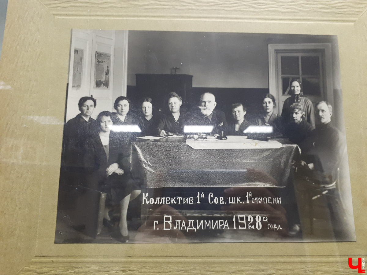 К началу нового учебного года 2018-2019 мы подготовили экскурс в историю владимирской системы образования. Чему учили 200 лет назад, что со временем менялось, и какими были школы в советские годы