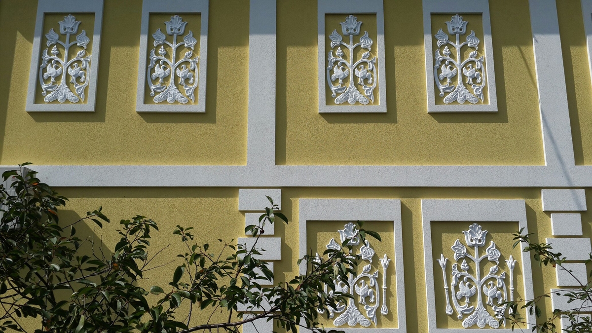 Рельефы работы Михаила Блинова