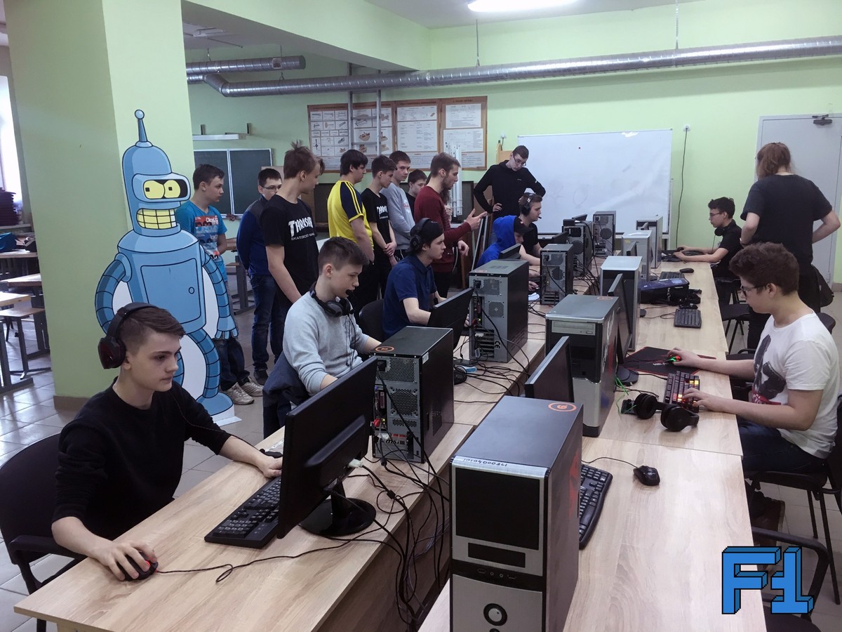 Во Владимире открылась первая в регионе школа киберспорта. Чем в ней занимаются? И только ли играм учатся спортсмены? Интервью с президентом регионального отделения Федерации компьютерного спорта РФ Денисом Подоляко