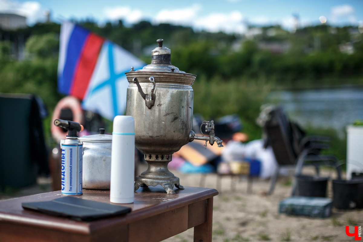 Двухэтажный плот во Владимире