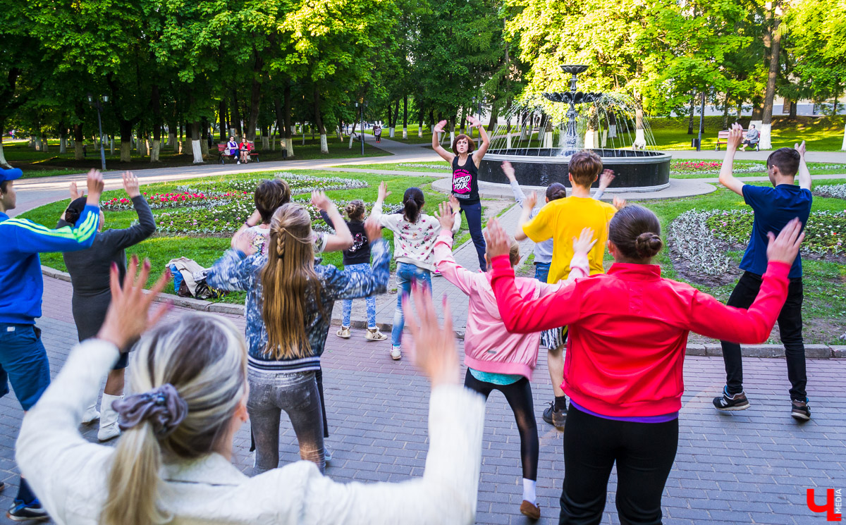 Зумба-фитнес в «Липках»: танцы на свежем воздухе