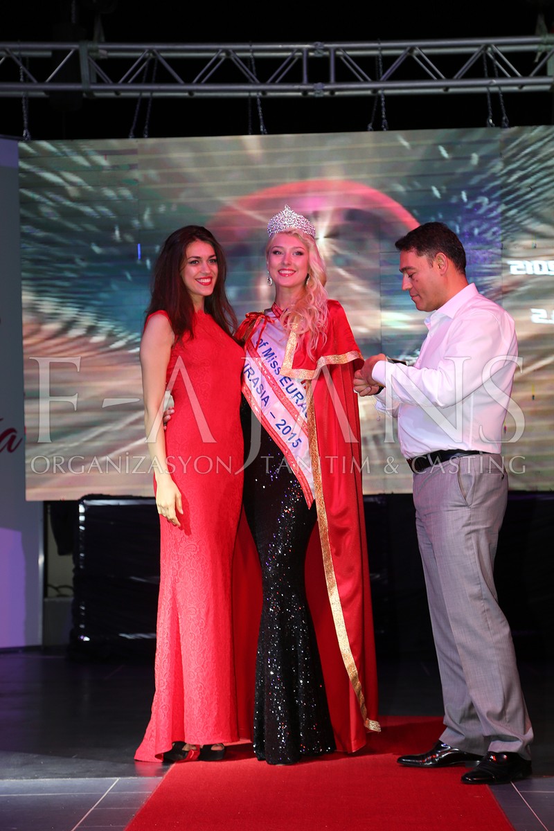 17 октября 2018 года исполнился 21 год модельному агентству “Жанна”. Накануне этого праздника мы пообщались с Жанной Згребновой, основательницей, руководительницей и вдохновительницей агентства