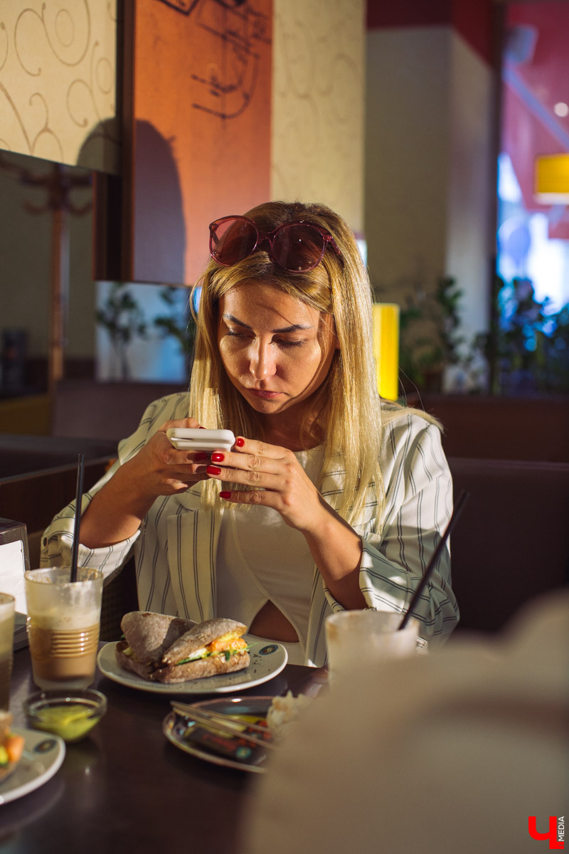 Блогеры из проекта “Инста-ужин” посетили кофейню COFFEESHOP COMPANY во Владимире и попробовали фирменные блюда