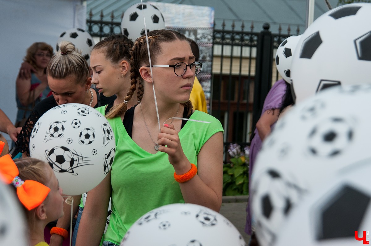15 июля во Владимире прошел Вишневый спас. В этом году он совпал с окончанием чемпионата мира по футболу, и владимирцы решили отметить это событие по-спортивному