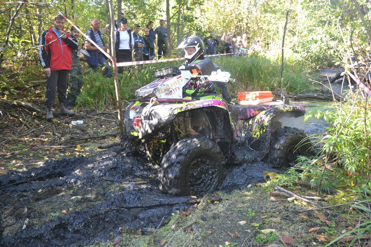 16 сентября состоялись “Мстёрские тропы 2018”. Мотоциклисты соревновались в ориентировании на бездорожье. Приехало 100 участников