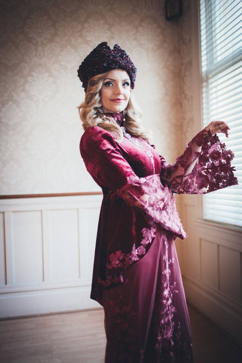 Владимирский дизайнер одежды премиум-класса Андрей Перескоков на днях возил свои наряды на показ в Сан-Франциско. Там состоялось открытие интеллектуального казино, по типу российского “Что? Где? Когда?”