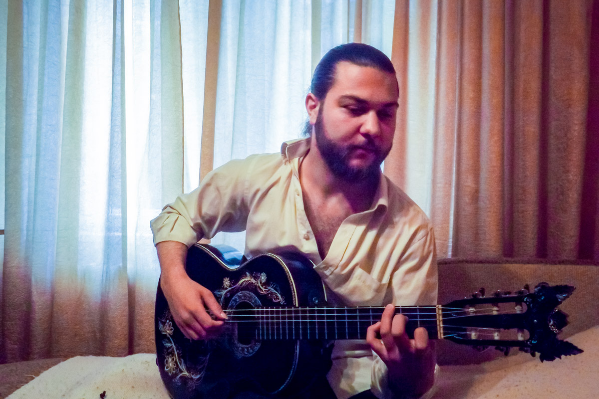 Черная гитара