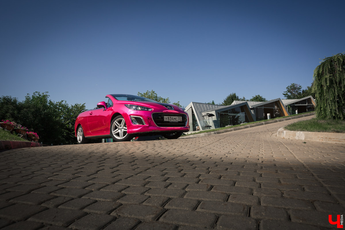 Розовый кабриолет Пежо Маргариты Скарлетт