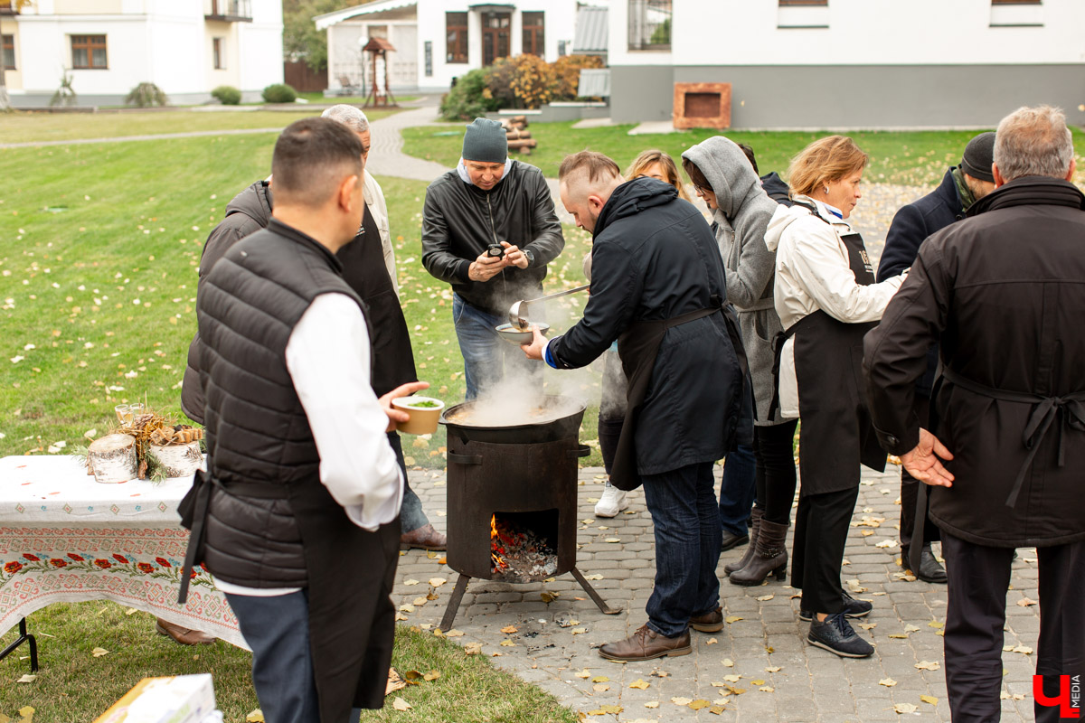 Новый ресторан «Лепота» с самой большой жаровней в Суздале жарит, парит и коптит все виды мяса