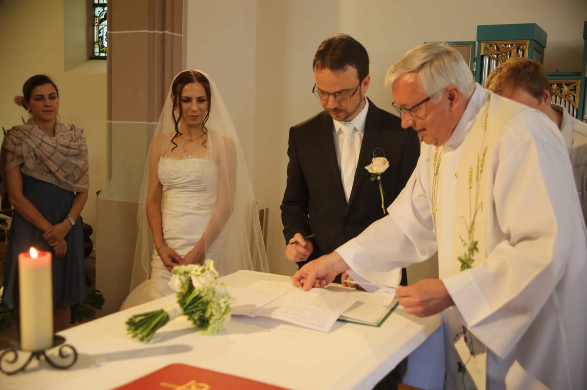 Жительница Владимира Елена Суркова вышла замуж за француского ресторатора Оливье. Свадьбу молодожены праздновали дважды