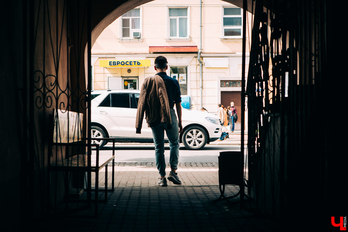 «Подворачиваем джинсы, так ноги кажутся стройнее»: мода улиц во Владимире