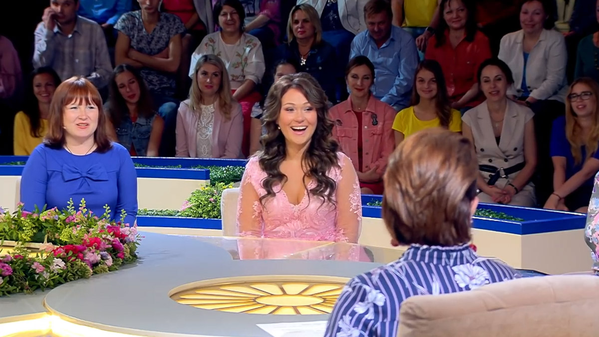 Ксения Юшина приняла участие в программе “Давай поженимся”. Продюсеры нашли девушку сами в соцсетях. Свою любовь Ксения не нашла и рассказала, как проходят съемки популярного ток-шоу