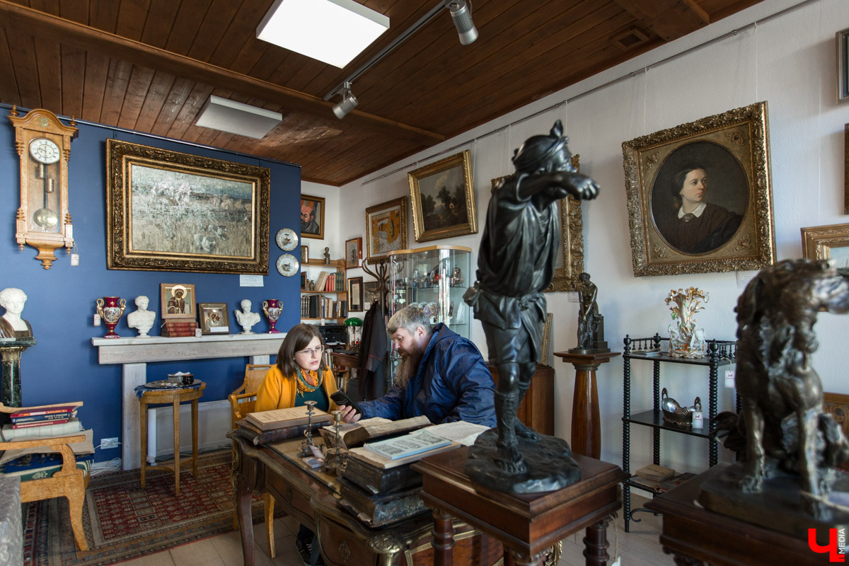 Гид Денис Лапин изучил летописи и старинные изображения и пришел к выводу: под Успенским собором во Владимире хранятся сокровища