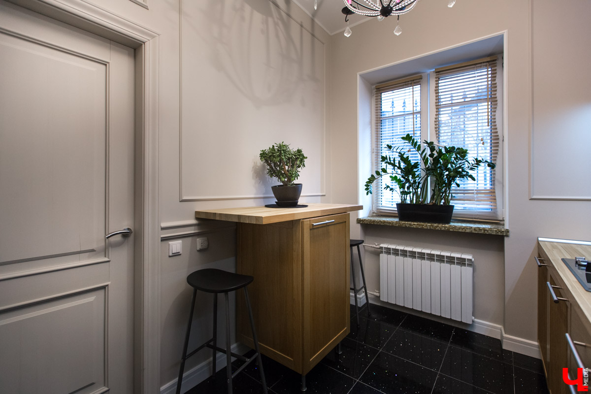 Продолжаем рубрику “Интерьер недели”. На днях мы заглянули в гости к Алексею Веденееву, адвокату, чей офис не похож на типичную юридическую контору