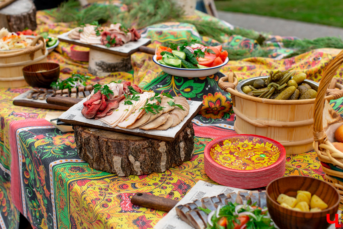 Новый ресторан «Лепота» с самой большой жаровней в Суздале жарит, парит и коптит все виды мяса