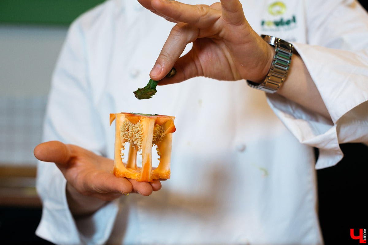 Готовим стейк стриплойн в студии Roulet вместе с шефом Дмитрием Орловским и диджеем Европы плюс Дмитрием Глазковым