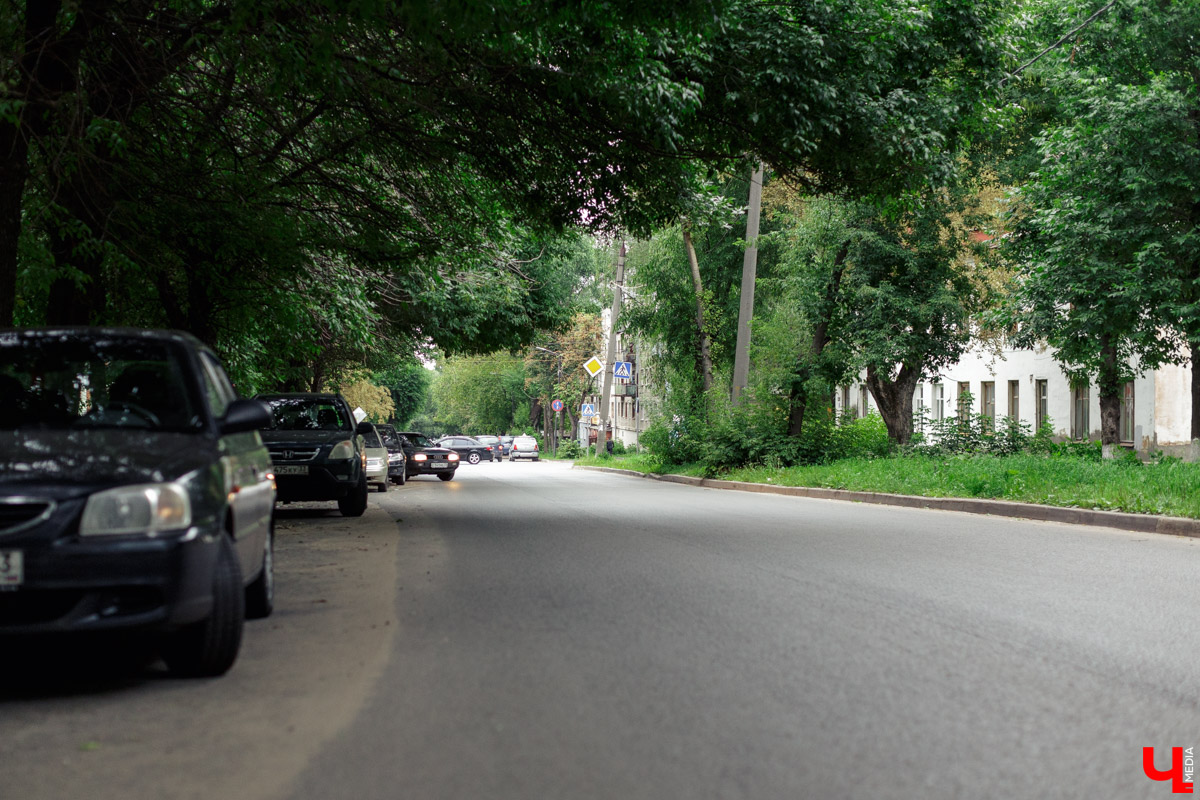 Корреспондент “Ключ-Медиа” прогулялась по улице Северной с двумя жительницами Владимира. Жена и мама малыша, а также не обремененная семейными обязательствами молодая девушка - обе высказали свою точку зрения о жизни в этом районе