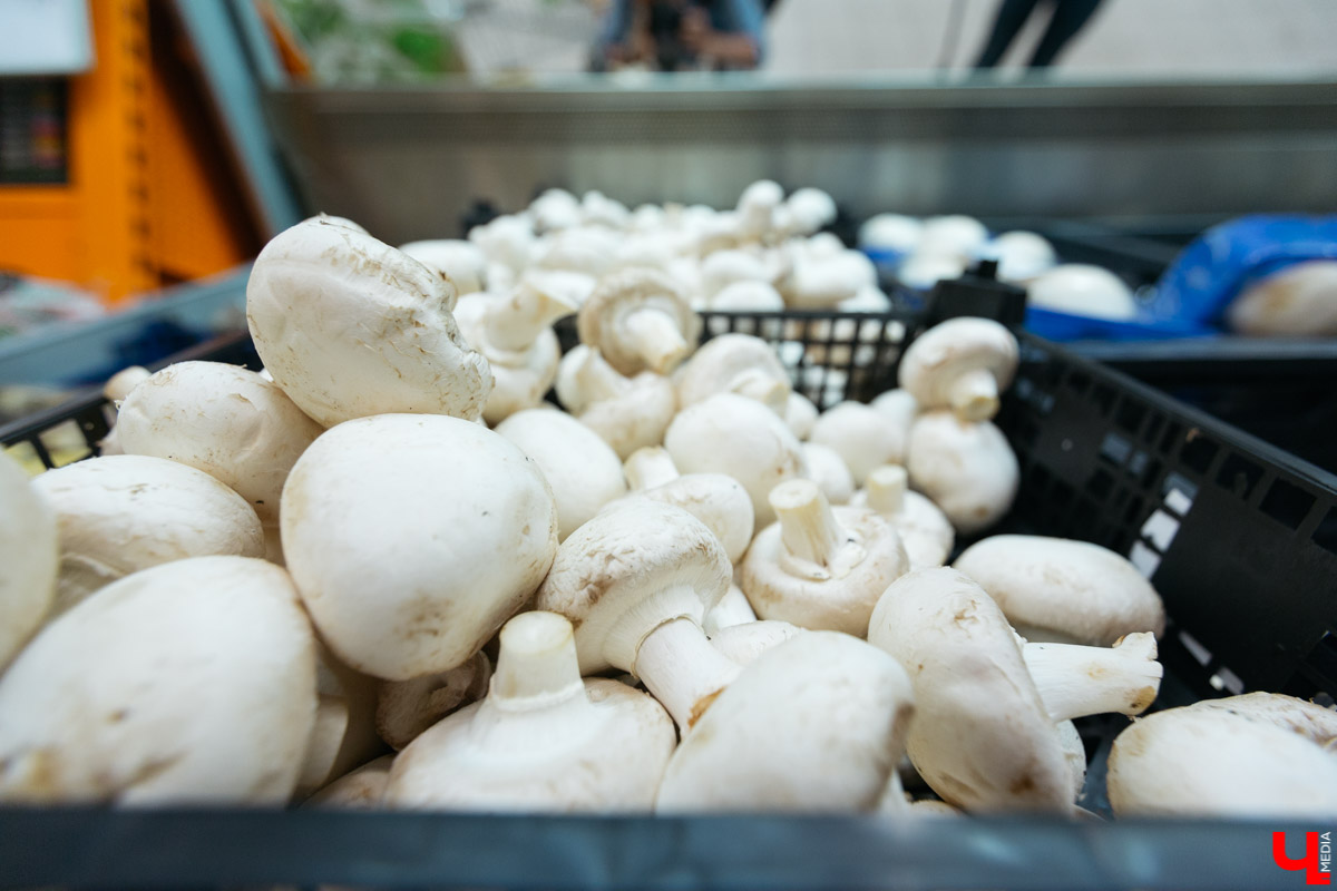 Готовим стейк стриплойн в студии Roulet вместе с шефом Дмитрием Орловским и диджеем Европы плюс Дмитрием Глазковым