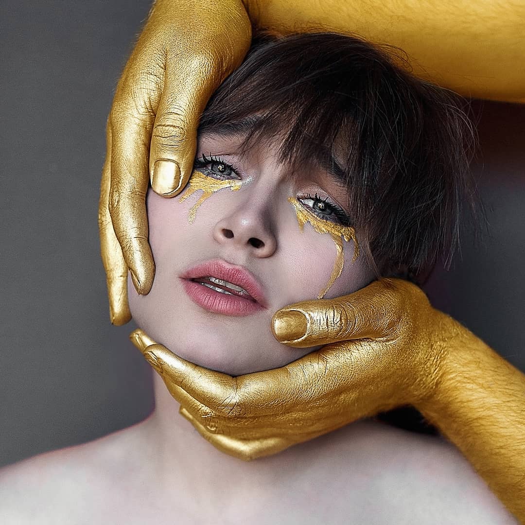 Популярная в «Инстаграм» косплеерша рассказала журналисту «Ключ-Медиа» о том, как создаются яркие фэнтезийные образы, сколько это отнимает времени и денег и приносит ли её аккаунт прибыль