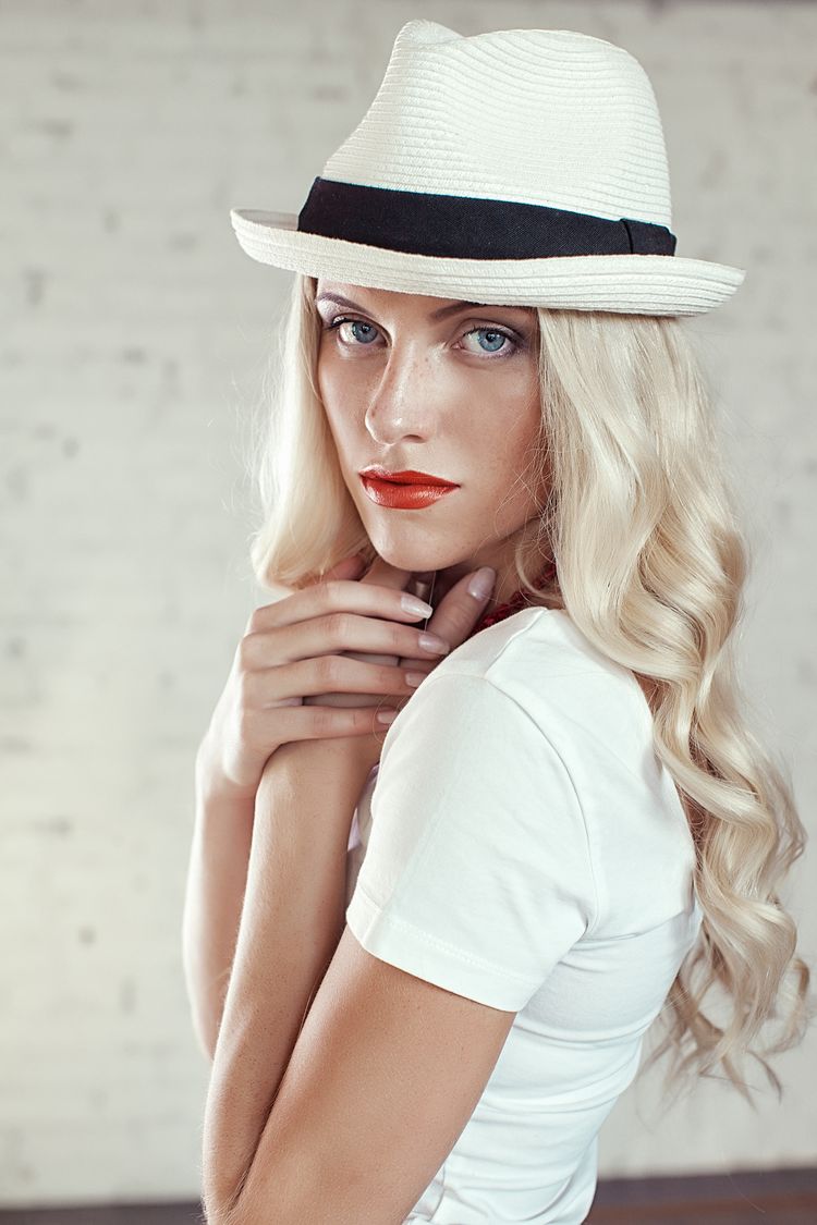 Елена Жарова