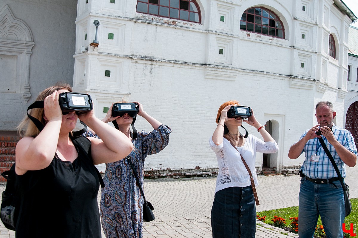 Обзор экскурсии по Суздальскому кремлю в очках виртуальной реальности