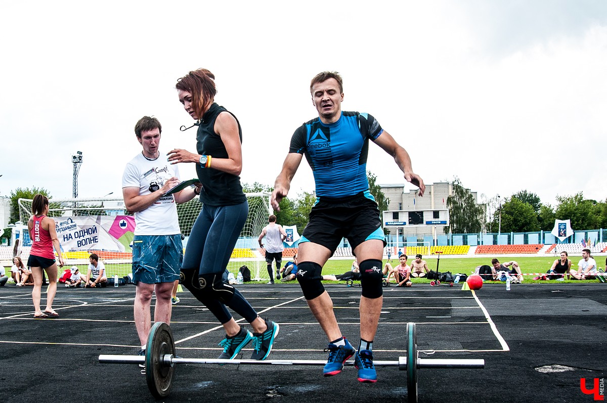 14 июля во Владимире на стадионе “Лыбедь” прошёл ежегодный чемпионат по кроссфиту “РОСИЧ 2018”. В этот раз организаторы выбрали несколько командных комплексов, с которыми может справиться спортсмен любой подготовки