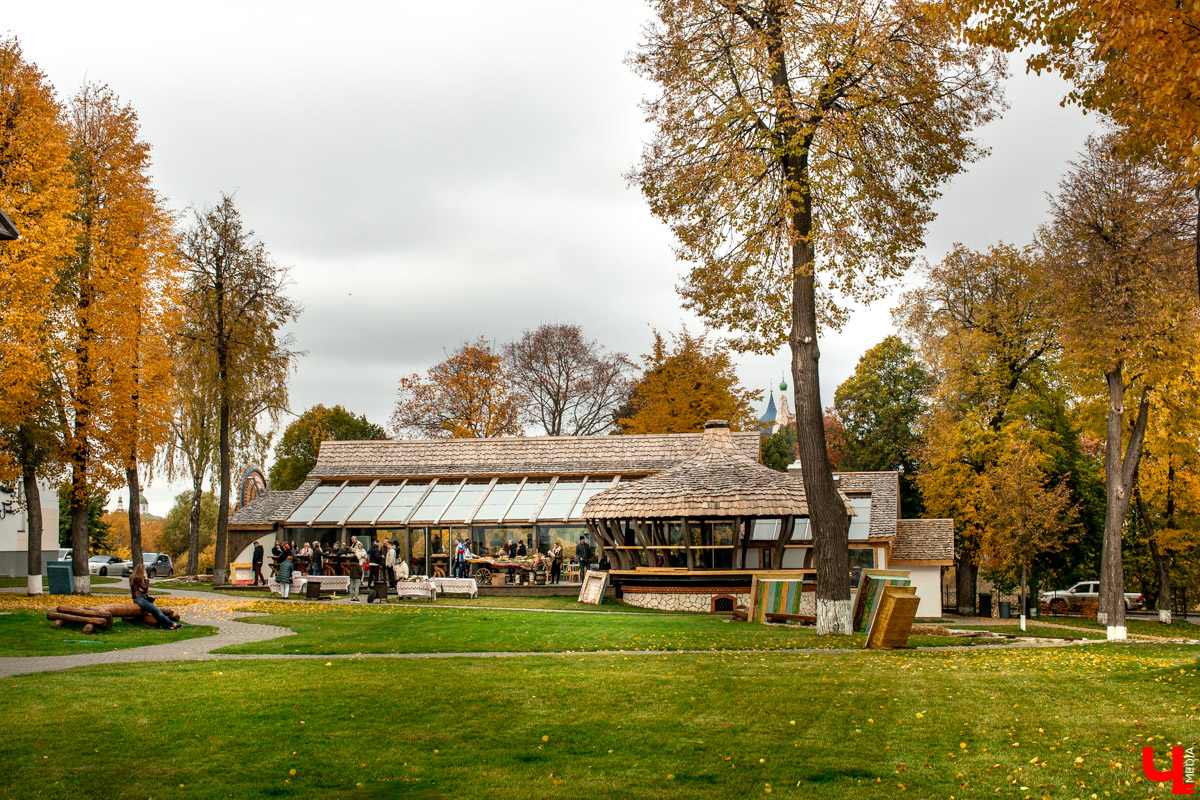 Новый ресторан «Лепота» с самой большой жаровней в Суздале жарит, парит и коптит все виды мяса