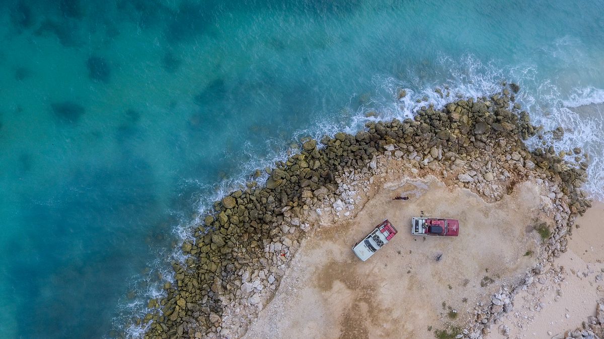Проекту “Экспедиция Восход” уже третий год. Участники собираются в долгое путешествие на двух советских “Волгах”. Первый раз это была поездка на Бали, второй – в Португалию, сейчас во Владивосток. Маршрут экспедиции пролегал через Владимир