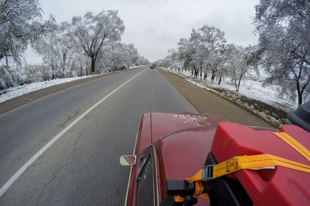 Проекту “Экспедиция Восход” уже третий год. Участники собираются в долгое путешествие на двух советских “Волгах”. Первый раз это была поездка на Бали, второй – в Португалию, сейчас во Владивосток. Маршрут экспедиции пролегал через Владимир