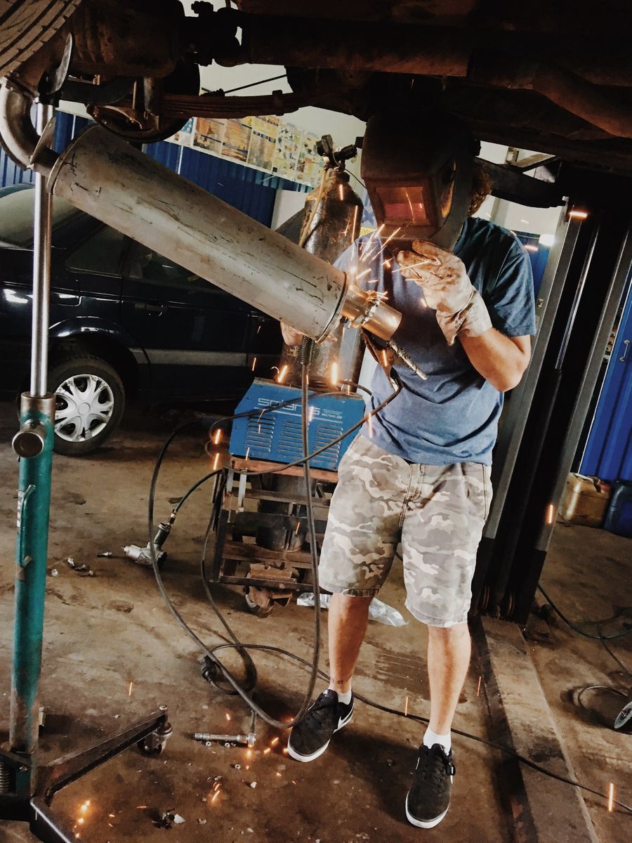 Проекту “Экспедиция Восход” уже третий год. Участники собираются в долгое путешествие на двух советских “Волгах”. Первый раз это была поездка на Бали, второй – в Португалию, сейчас во Владивосток. Маршрут экспедиции пролегал через Владимир