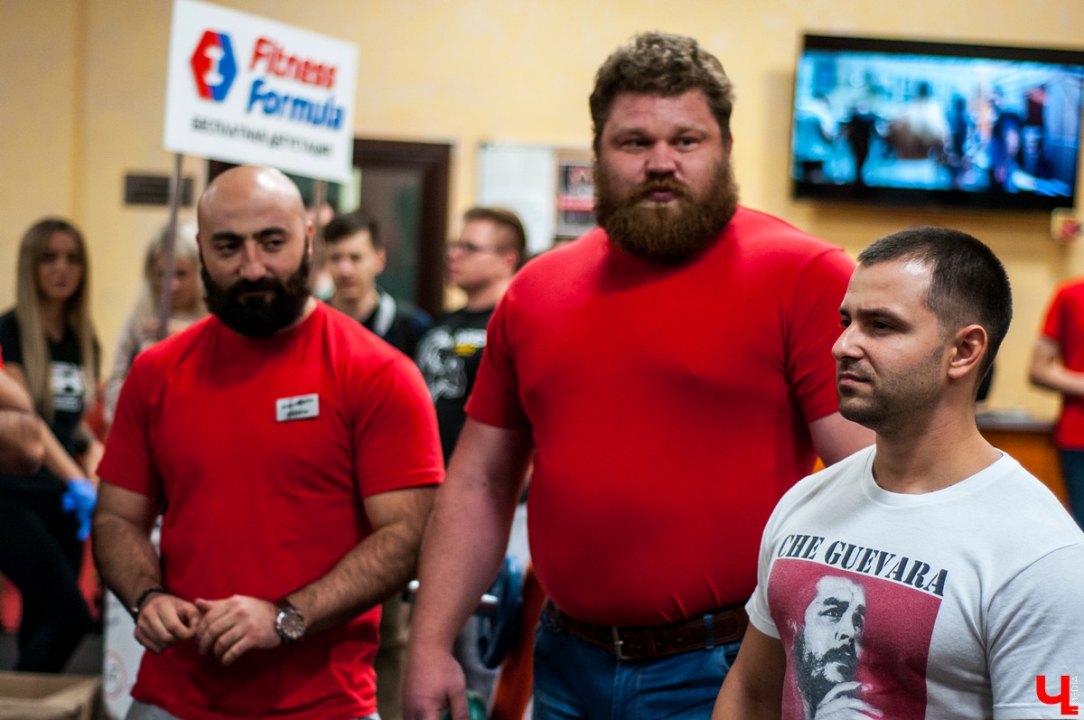 26 октября во Владимире прошли открытые соревнования по классическому пауэрлифтингу. Соревнования включали в себя три этапа. Спортсмены должны были показать свои силы в приседе, жиме лежа и становой тяге