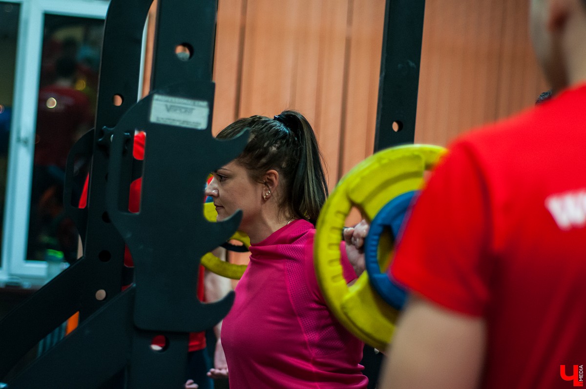 26 октября во Владимире прошли открытые соревнования по классическому пауэрлифтингу. Соревнования включали в себя три этапа. Спортсмены должны были показать свои силы в приседе, жиме лежа и становой тяге