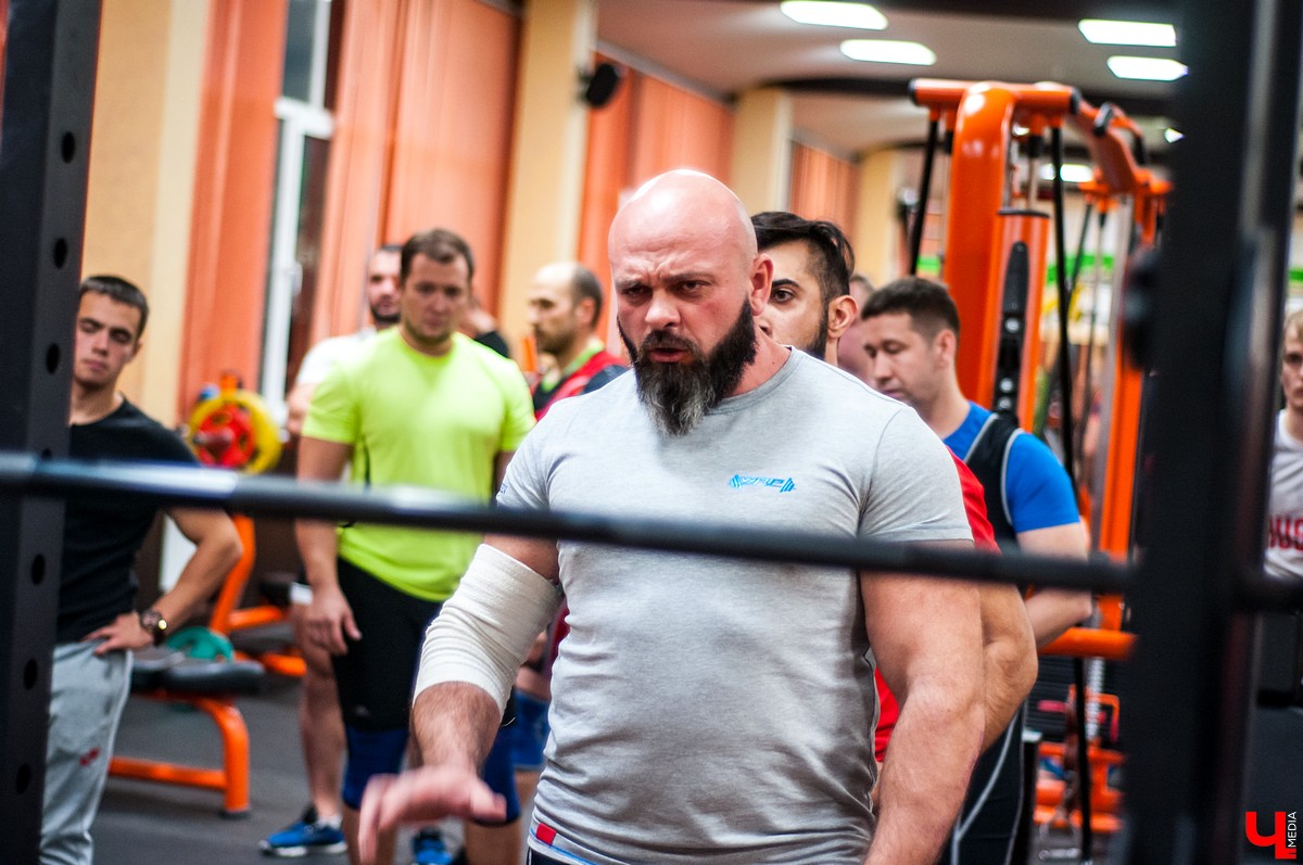 26 октября во Владимире прошли открытые соревнования по классическому пауэрлифтингу. Соревнования включали в себя три этапа. Спортсмены должны были показать свои силы в приседе, жиме лежа и становой тяге