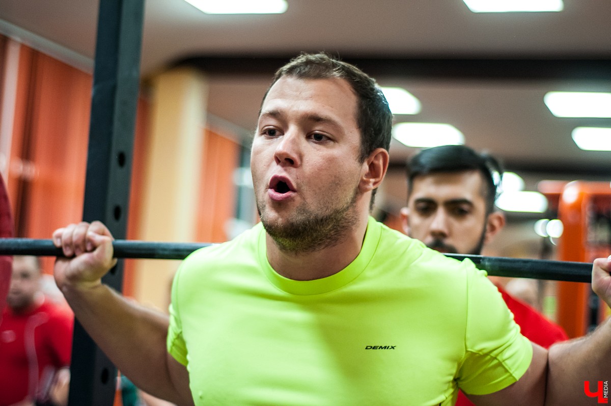 26 октября во Владимире прошли открытые соревнования по классическому пауэрлифтингу. Соревнования включали в себя три этапа. Спортсмены должны были показать свои силы в приседе, жиме лежа и становой тяге