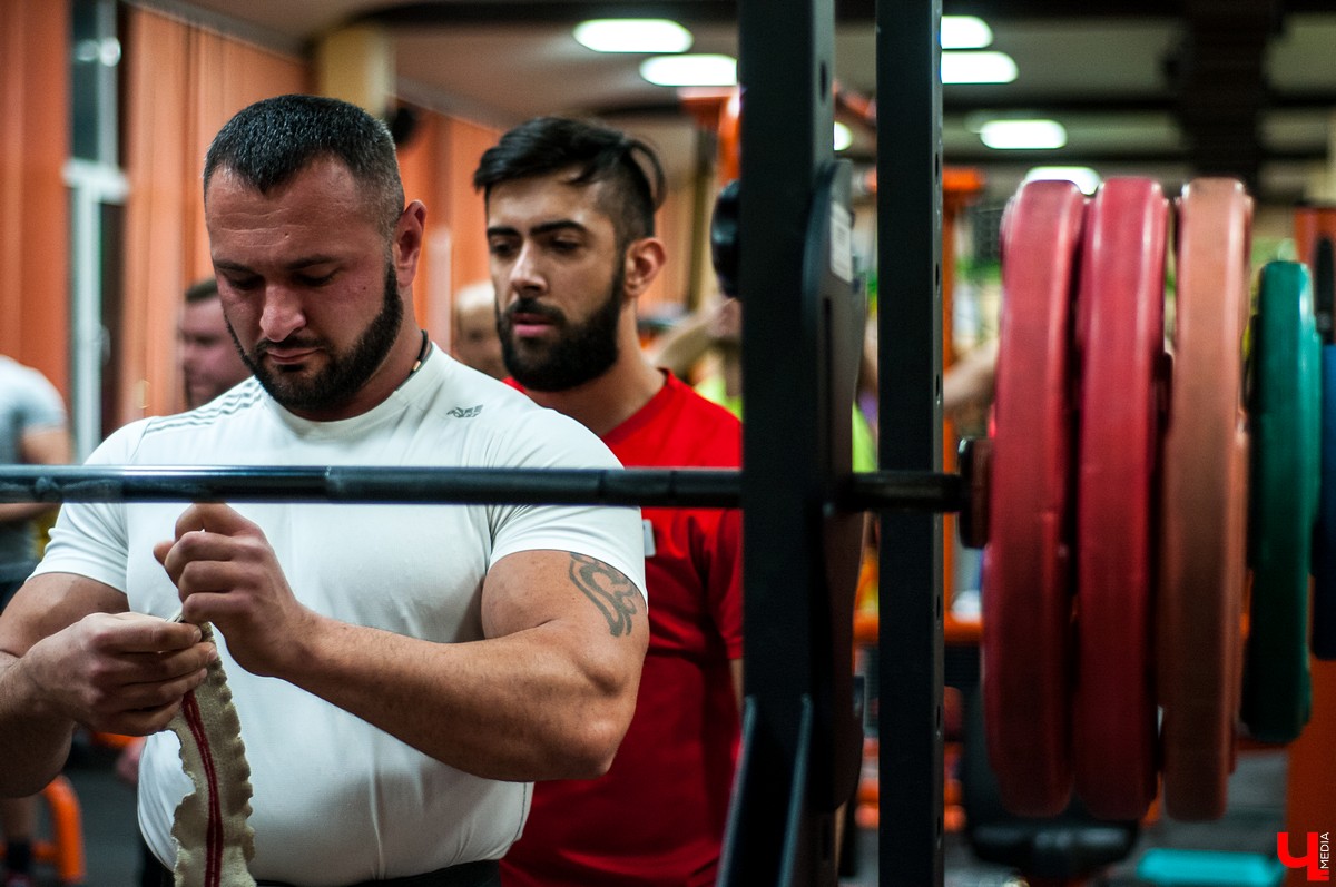 26 октября во Владимире прошли открытые соревнования по классическому пауэрлифтингу. Соревнования включали в себя три этапа. Спортсмены должны были показать свои силы в приседе, жиме лежа и становой тяге