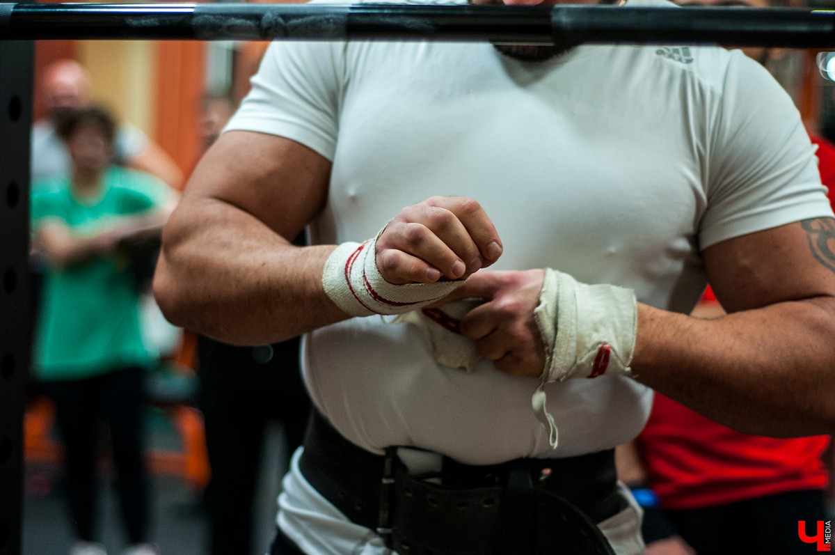 26 октября во Владимире прошли открытые соревнования по классическому пауэрлифтингу. Соревнования включали в себя три этапа. Спортсмены должны были показать свои силы в приседе, жиме лежа и становой тяге