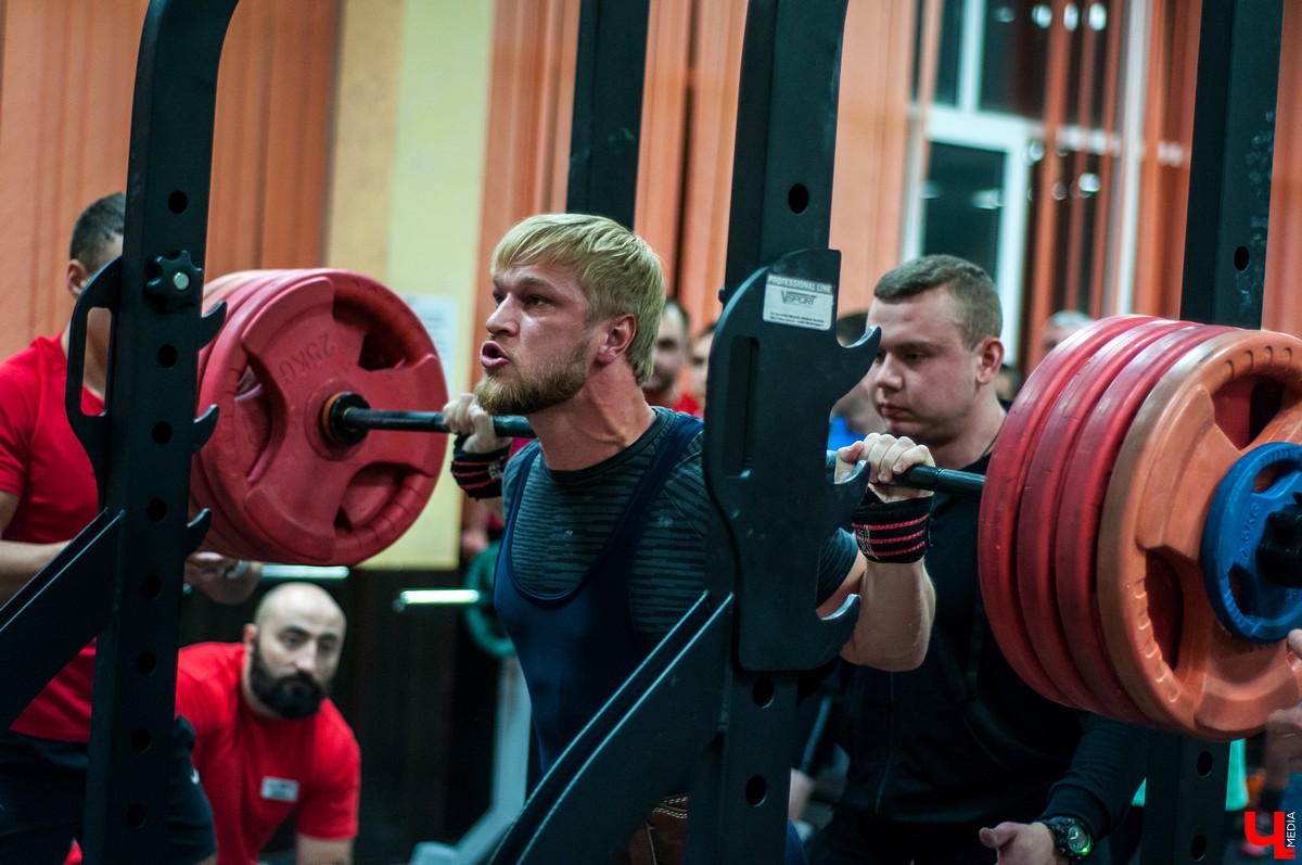 26 октября во Владимире прошли открытые соревнования по классическому пауэрлифтингу. Соревнования включали в себя три этапа. Спортсмены должны были показать свои силы в приседе, жиме лежа и становой тяге