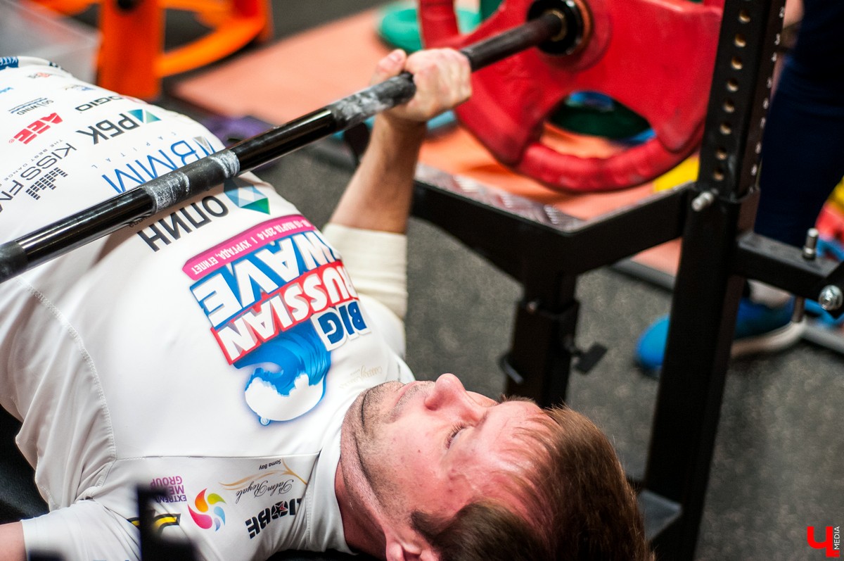 26 октября во Владимире прошли открытые соревнования по классическому пауэрлифтингу. Соревнования включали в себя три этапа. Спортсмены должны были показать свои силы в приседе, жиме лежа и становой тяге