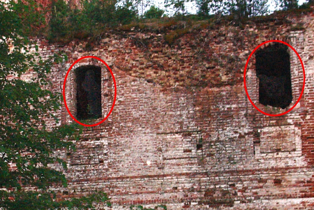 Исследователь аномальных явлений Дмитрий Савва поделился частью своего архива - захватывающими историями о призраках. Все они рассказаны очевидцами