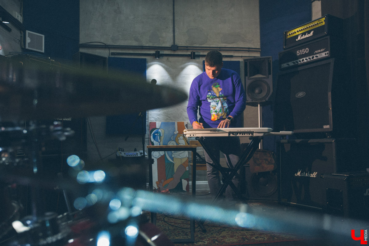 Клавишник кавер-квартета «Kiss me twice» Елисей Карпов рассказал про закульсье шоу «Голос. Перезагрузка»