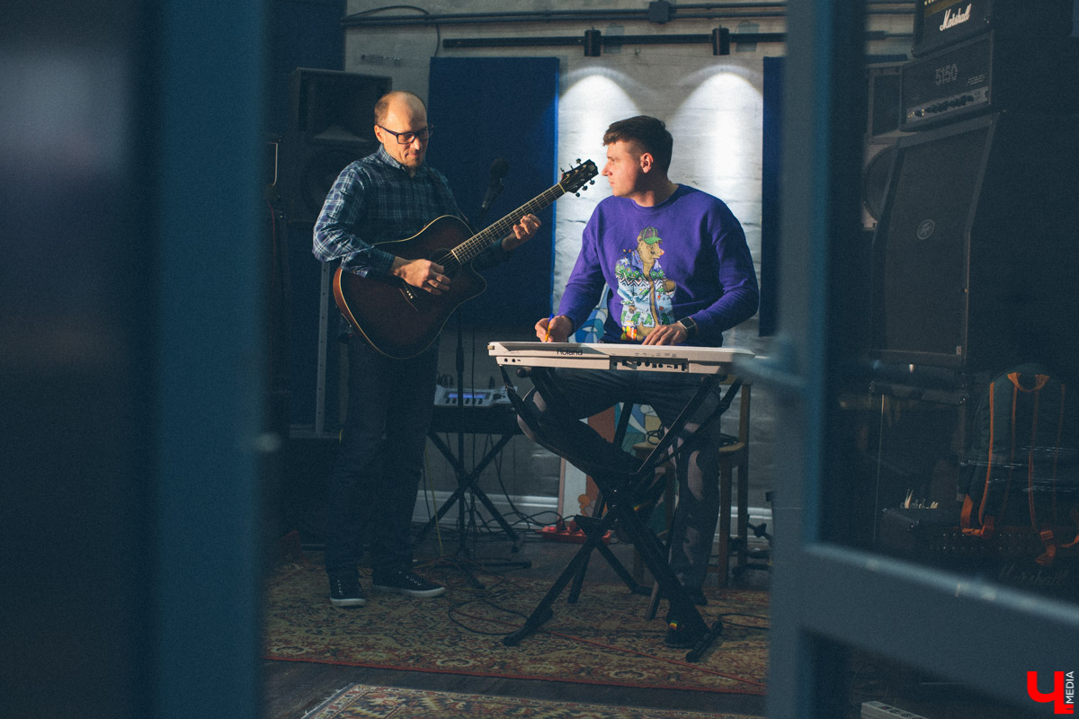 Клавишник кавер-квартета «Kiss me twice» Елисей Карпов рассказал про закульсье шоу «Голос. Перезагрузка»