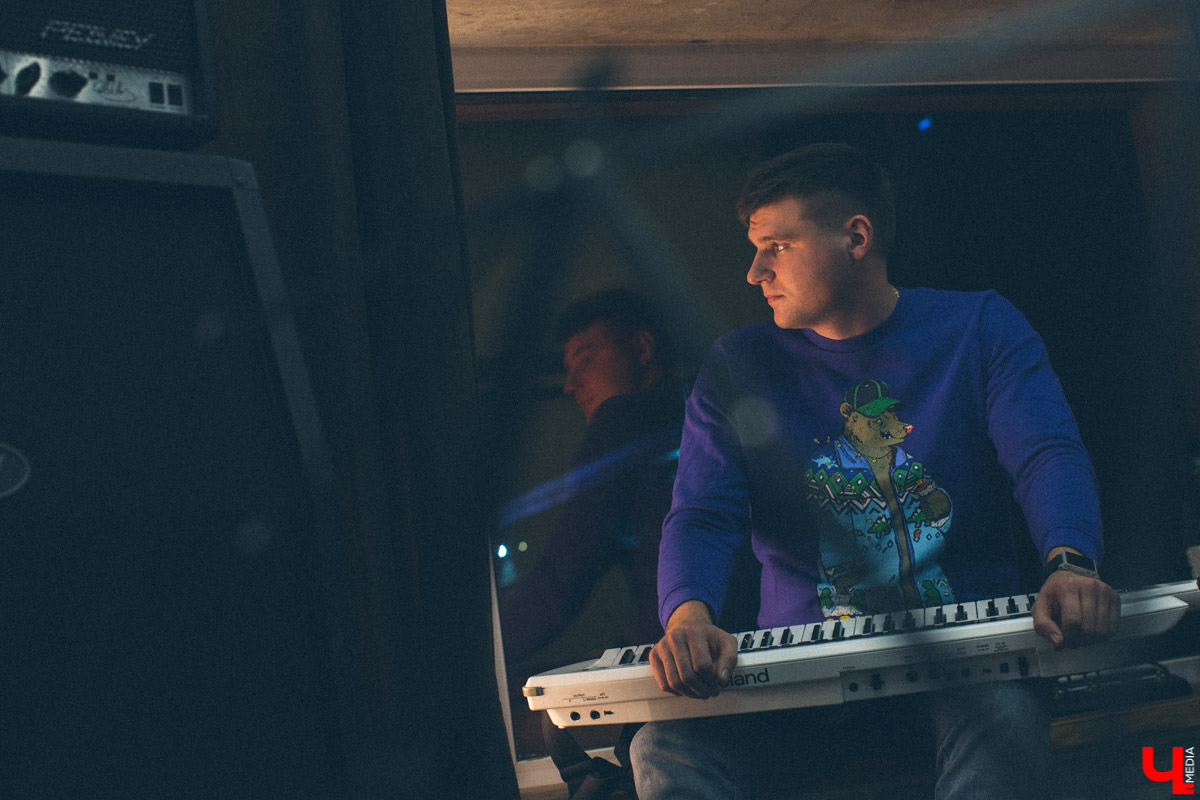 Клавишник кавер-квартета «Kiss me twice» Елисей Карпов рассказал про закульсье шоу «Голос. Перезагрузка»