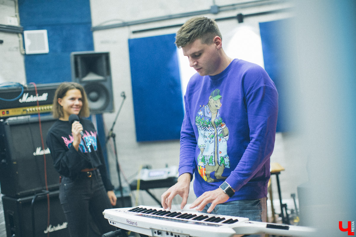 Клавишник кавер-квартета «Kiss me twice» Елисей Карпов рассказал про закульсье шоу «Голос. Перезагрузка»