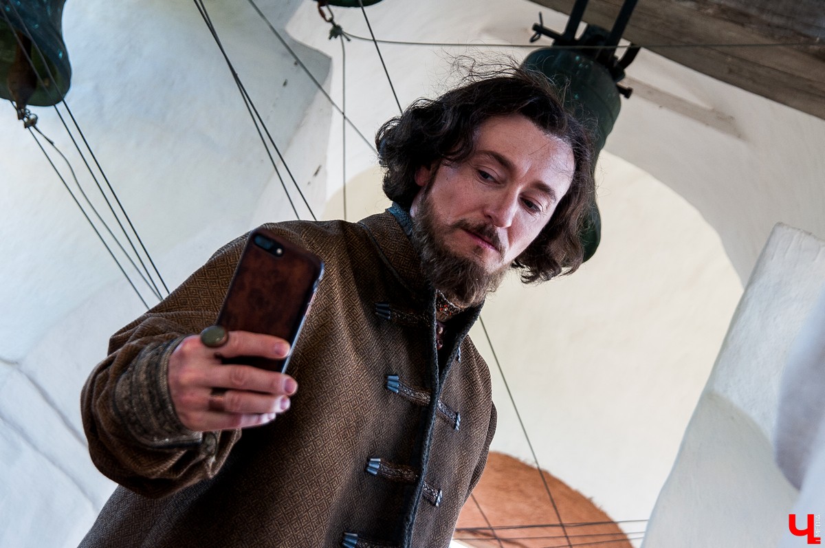 5 ноября вышла первая серия картины “Годунов”. Фильм снимался в Суздале с участием владимирских актеров массовых сцен